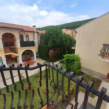 Elenite Private Apartments *
